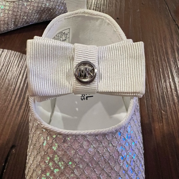 Michael Kors mermaid toddler dress shoe (4M) - Picture 3 of 4